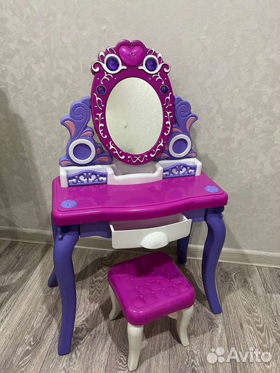 Детский туалетный столик