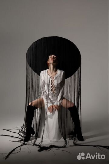 Шляпа с нитями