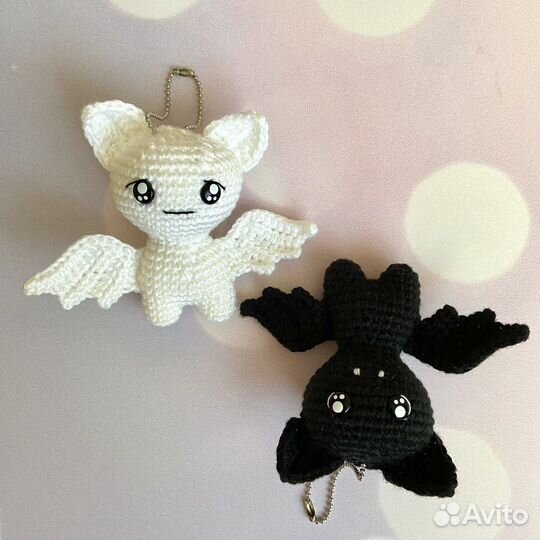 Летучие мышки - вязаные игрушки-брелочки