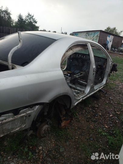 Задная чясть Avensis azt250