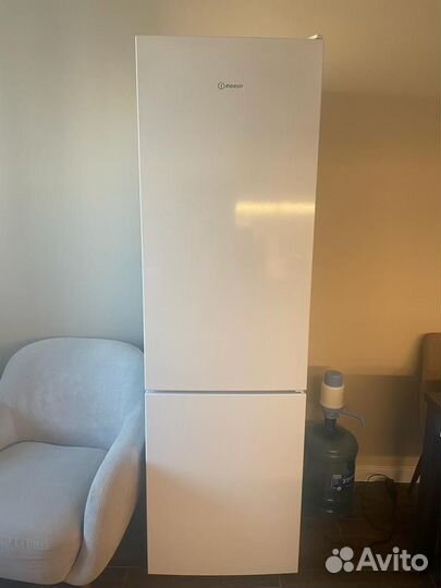 Холодильник Indesit ITR 4200 W, белый