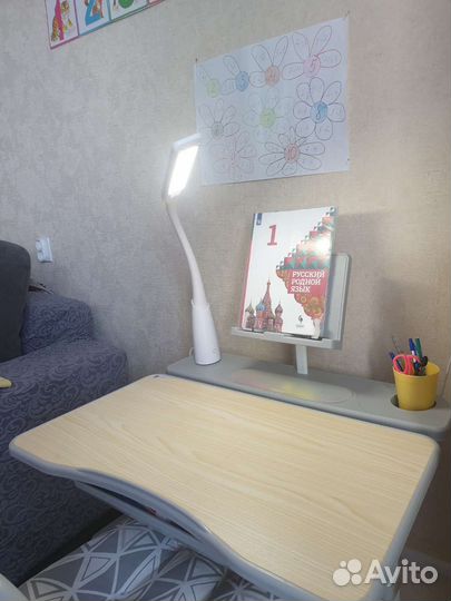 Школьная парта и стул