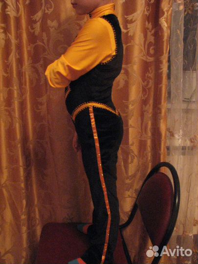 Костюм (фигурное катание)