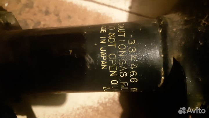 Стойка амортизатора Nissan (KYB)