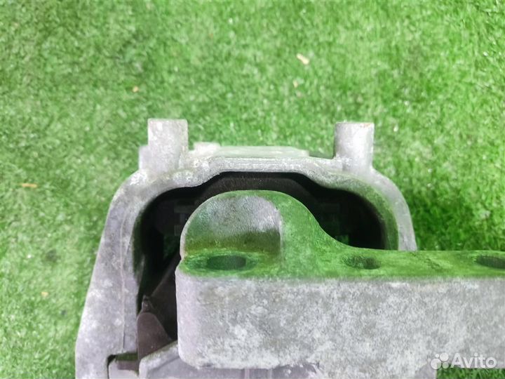 Опора (подушка) двигателя правая volkswagen Caddy