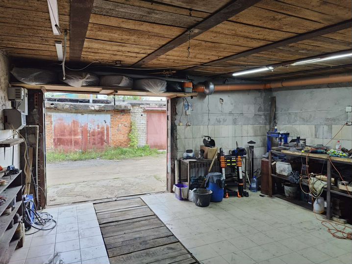 Гараж, > 30 м²