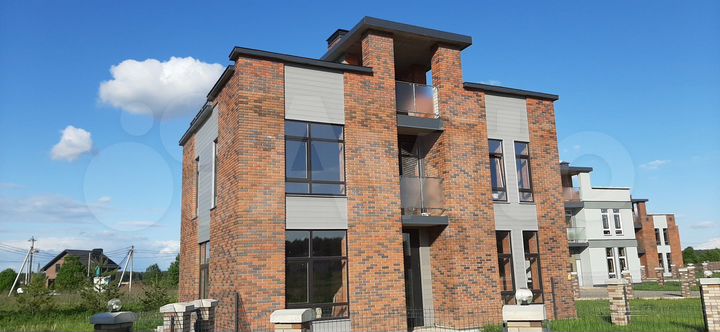 Коттедж 254,5 м² на участке 11,4 сот.