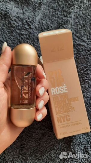 Carolina herrera 212 vip rose