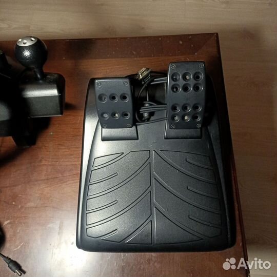 Игровой руль logitech driving force gt