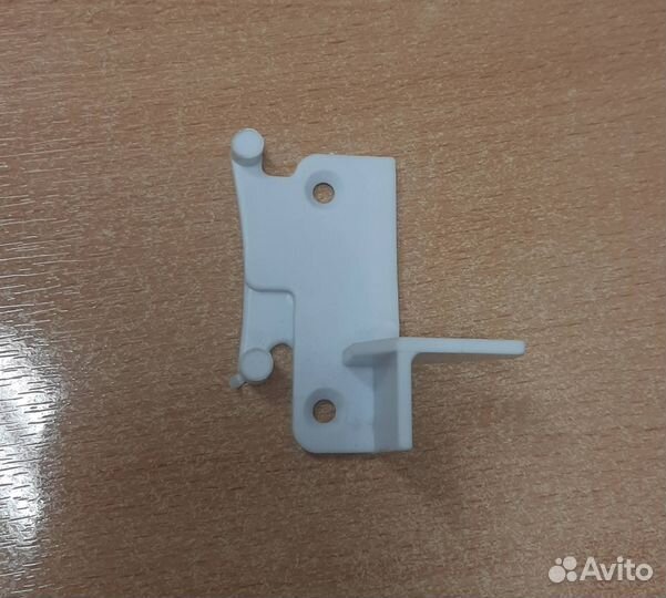 Кронштейн щитка холодильника дон, левый