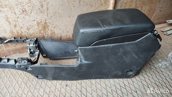 Бардачок между сиденьями subaru outback BR9