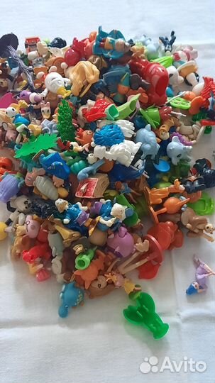 Игрушки пакетом от киндер сюрпризов