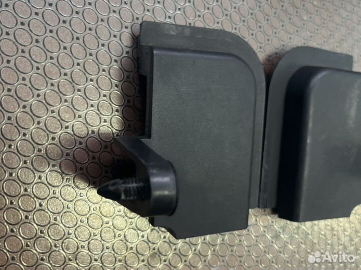 Накладки кузова внутри Nissan Tiida C11