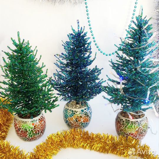 Елка новогодняя из бисера ручной работы настольная