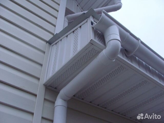 Софит виниловый VOX с центральной перфорацией белы