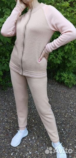 Вязаный спортивный костюм ручной работы