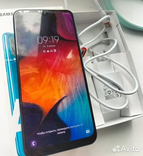 Samsung Galaxy A50, 4/64 ГБ