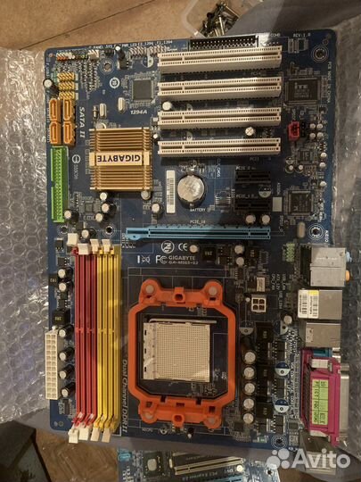 Материнская плата с процессором и памятью