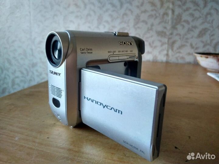 Видеокамера Sony DCR-HC20E Handycam (Carl Zeiss)