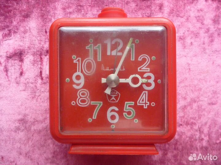 Часы будильники и настенные СССР