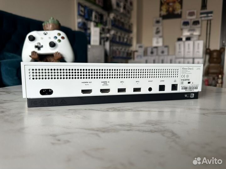 Xbox One S 1TB отличное состояние