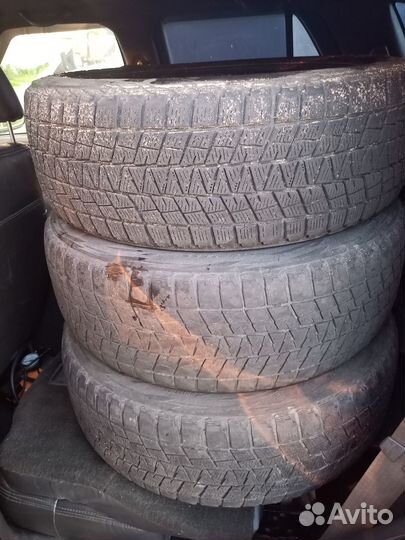 Bridgestone Blizzak DM-V1 215/65 R17