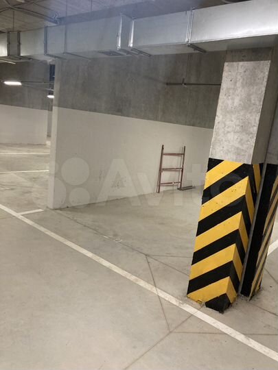 Машиноместо, > 30 м²