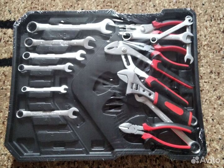 Набор ключей и головок новые