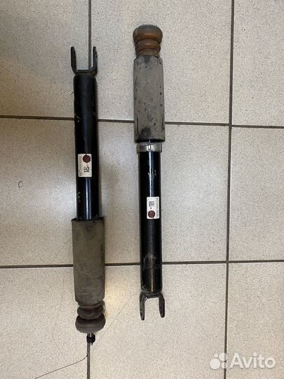 Задние амортизаторы Kia Ceed JD оригинал Mando