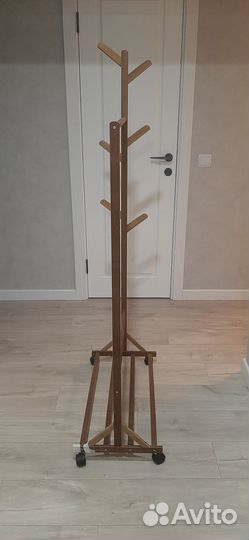 Вешалка напольная на колесах