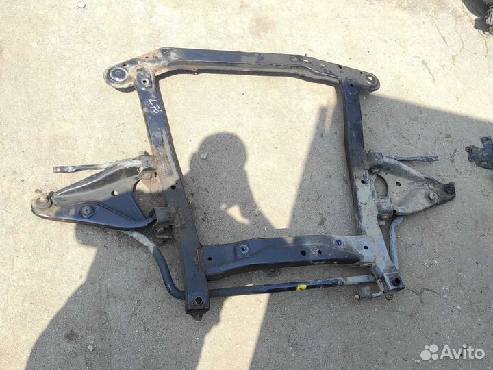Балка передней подвески на Рено Логан 1
