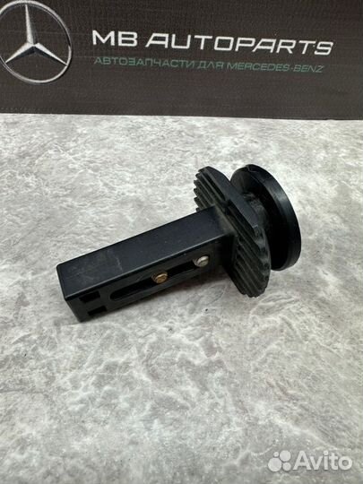 Крепление бампера переднее Mercedes-Benz Cls500