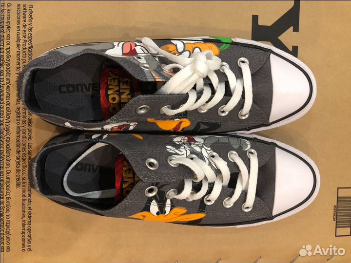 Looney tunes store converse