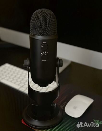 Студийный микрофон Blue Yeti черный