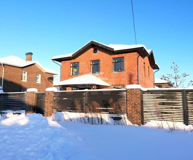 Коттедж 198 м² на участке 6 сот.