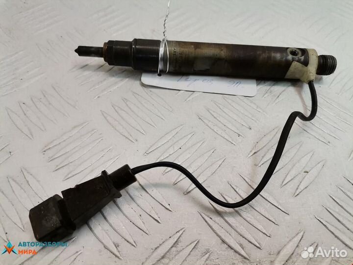 Форсунка Volkswagen Polo 3 2000 038130201F