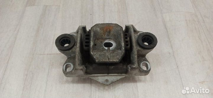 Опора (подушка) передняя левая Ford Mondeo