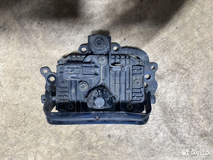 Toyota Land Cruiser 200 замок капота 5351060390