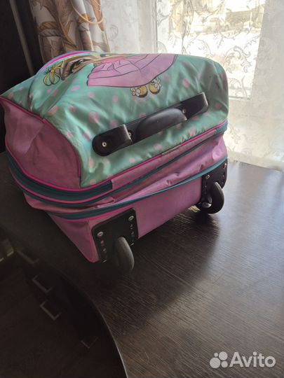 Чемодан для девочки на колесах