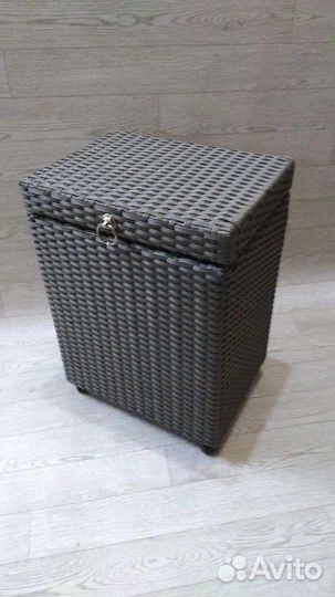 Корзина плетёная на колесиках