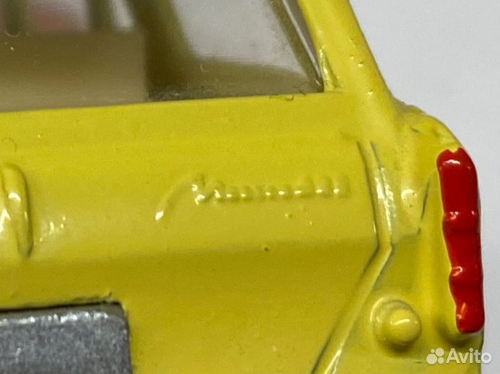 Москвич А3 без ми (3 зажима, цвет, шильдик)