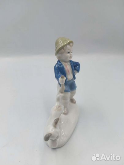 Статуэтка фарфор 