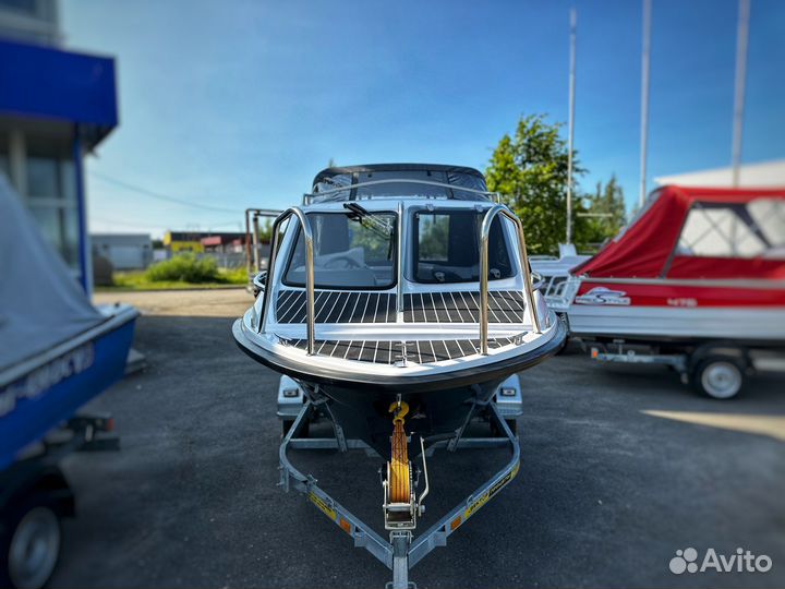 Катер Phoenix 530 HT