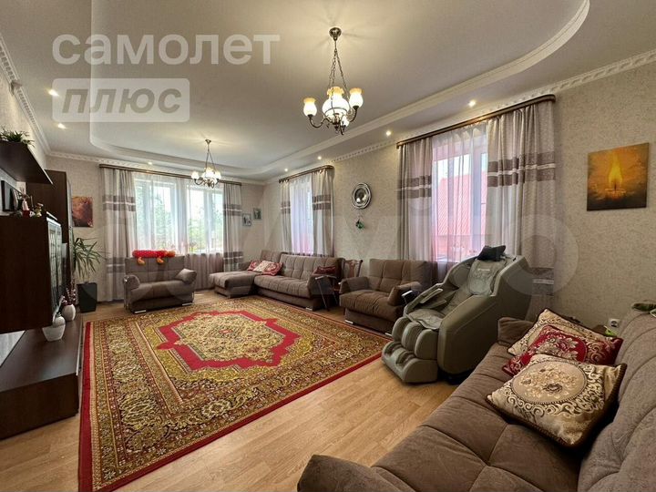 Дом 315 м² на участке 7,5 сот.