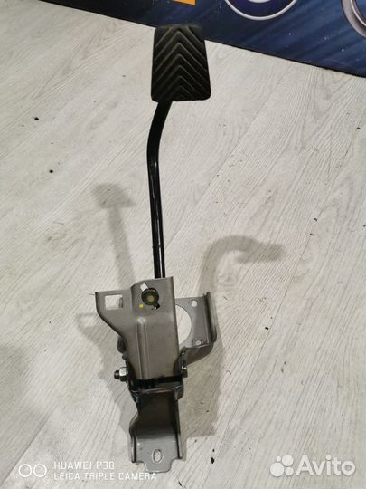 Педаль тормоза Hyundai solaris