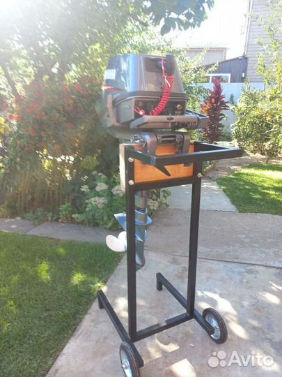 Подставка для лодочного мотора