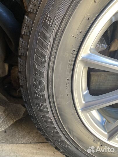 Bridgestone Blizzak Revo GZ 215/65 R16