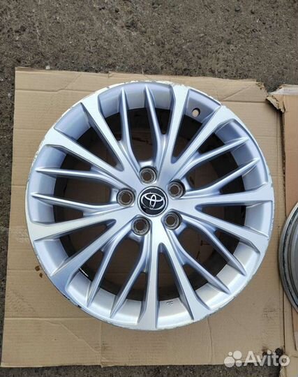 Литой диск r18 оригинал Toyota Camry v70