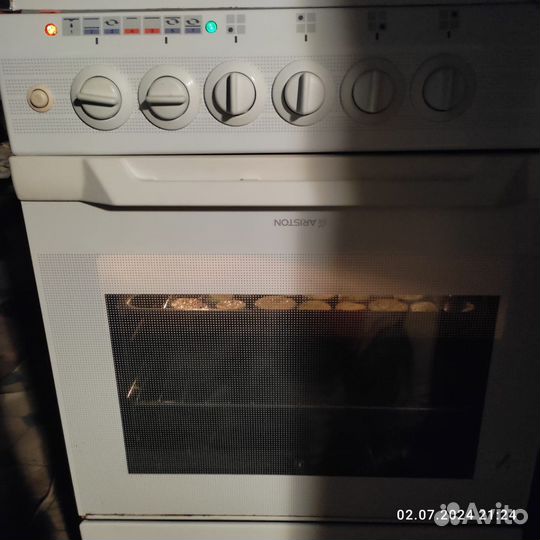 Газовая плита с электрической духовкой