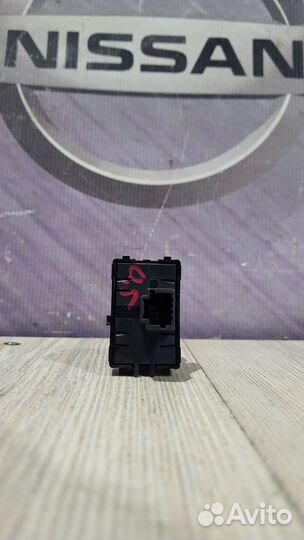 Кнопка ESP курсовой устойчивости Nissan terrano D1